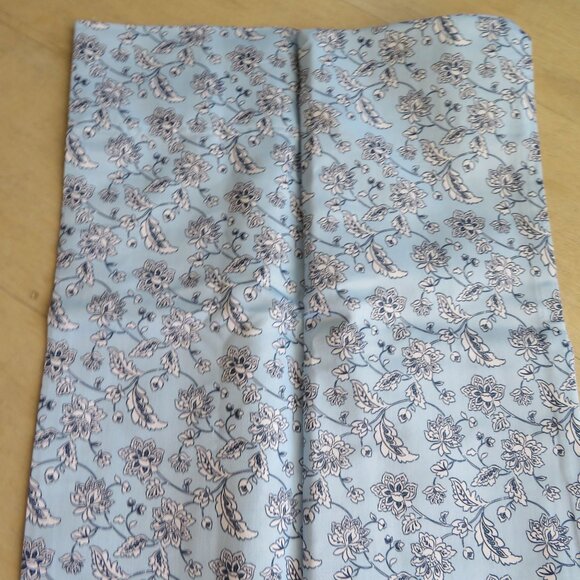 Set 2 Standard Pillowcases Blue White Floral Cotton Polyester New Open Package - Picture 7 of 7
